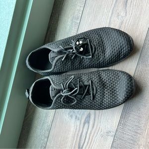 Black Tennis Shoes